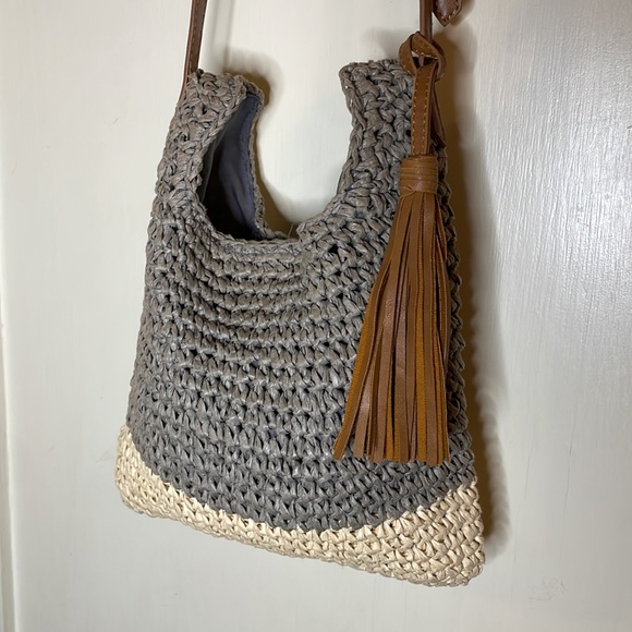 💥 2/$20 EUC Straw Colorblock Crossbody - Picture 2 of 6